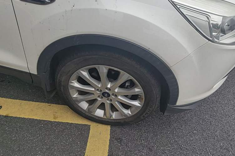 Used Ford Kuga 2015 1.5L GTDi Two-Wheel-Drive Comfort Model Right Front Wheel Hub
