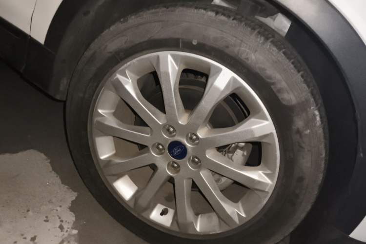 Used Ford Kuga 2015 1.5L GTDi Two-Wheel Drive Fashion Edition Right Front Wheel Hub