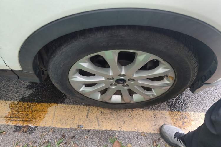 Used Ford Kuga 2015 1.5L GTDi Two-Wheel Drive Fashion Edition Right Front Wheel Hub