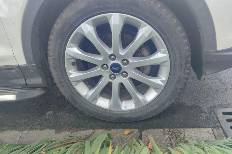 Used Ford Kuga 2015 1.5L GTDi Two-Wheel Drive Fashion Edition Right Front Wheel Hub