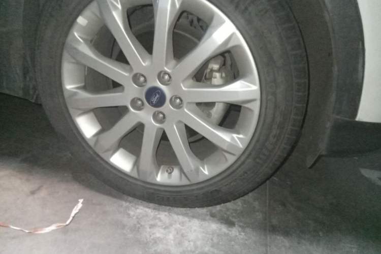 Used Ford Kuga 2015 1.5L GTDi Two-Wheel Drive Fashion Edition Right Front Wheel Hub
