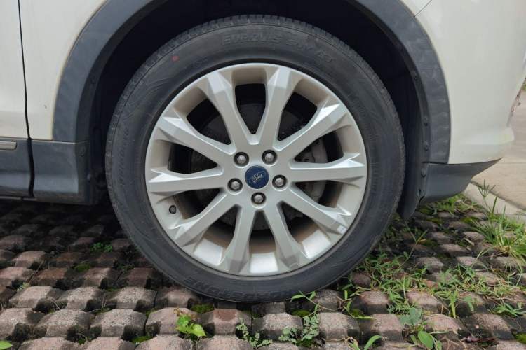 Used Ford Kuga 2015 2.0L GTDi Four-Wheel Drive Elite Model Right Front Wheel Hub