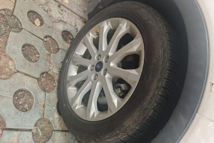 Used Ford Kuga 2015 1.5L GTDi Two-Wheel-Drive Comfort Model Right Front Wheel Hub