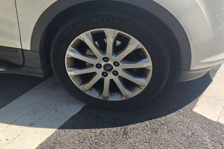 Used Ford Kuga 2015 1.5L GTDi Two-Wheel Drive Fashion Edition Right Front Wheel Hub