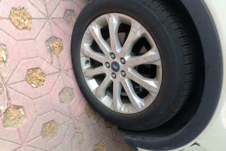 Used Ford Kuga 2015 2.0L GTDi Four-Wheel Drive Elite Model Right Front Wheel Hub