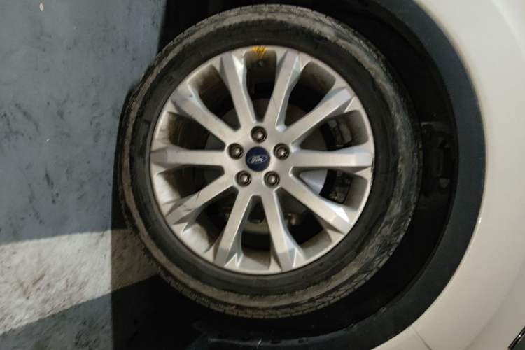Used Ford Kuga 2015 1.5L GTDi Two-Wheel Drive Fashion Edition Right Front Wheel Hub