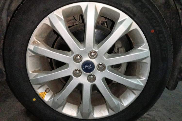 Used Ford Kuga 2015 1.5L GTDi Two-Wheel-Drive Comfort Model Right Front Wheel Hub