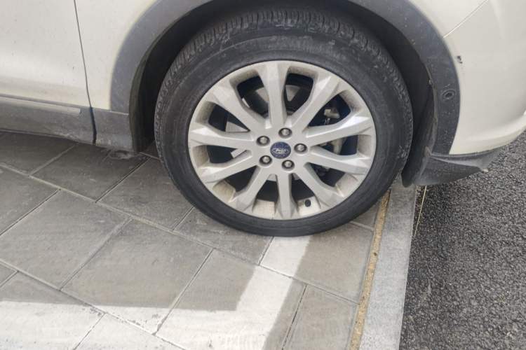Used Ford Kuga 2015 2.0L GTDi Four-Wheel-Drive Sport Model Right Front Wheel Hub