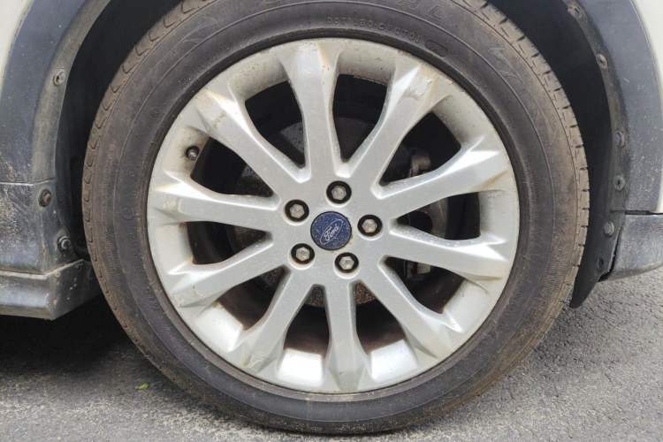 Used Ford Kuga 2015 1.5L GTDi Two-Wheel-Drive Comfort Model Right Front Wheel Hub