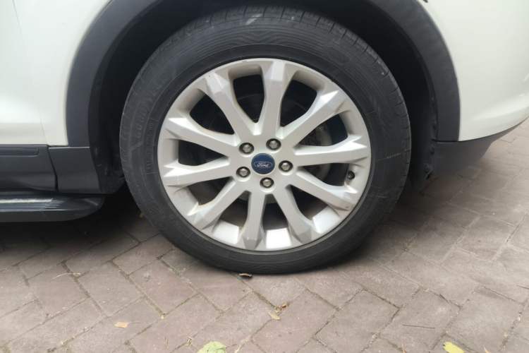 Used Ford Kuga 2015 1.5L GTDi Two-Wheel-Drive Comfort Model Right Front Wheel Hub