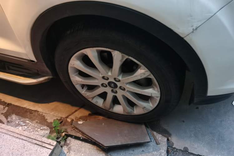 Used Ford Kuga 2015 1.5L GTDi Four-Wheel-Drive Elite Model Right Front Wheel Hub