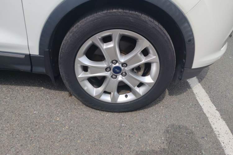 Used Ford Kuga 2015 2.0L GTDi Four-Wheel-Drive Sport Model Right Front Wheel Hub