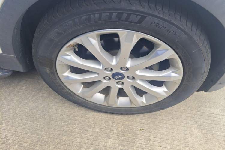 Used Ford Kuga 2015 1.5L GTDi Two-Wheel Drive Fashion Edition Right Front Wheel Hub