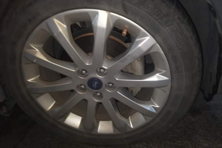 Used Ford Kuga 2015 1.5L GTDi Two-Wheel-Drive Comfort Model Right Front Wheel Hub