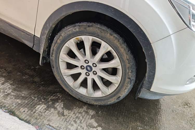Used Ford Kuga 2015 1.5L GTDi Two-Wheel Drive Fashion Edition Right Front Wheel Hub