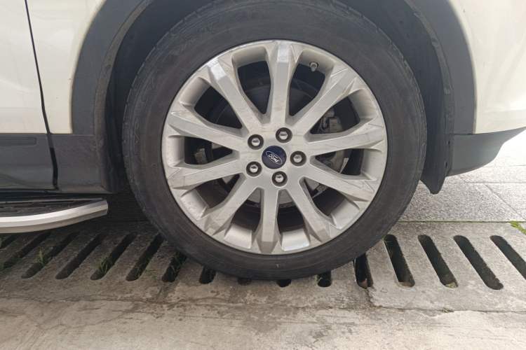 Used Ford Kuga 2015 1.5L GTDi Two-Wheel-Drive Comfort Model Right Front Wheel Hub