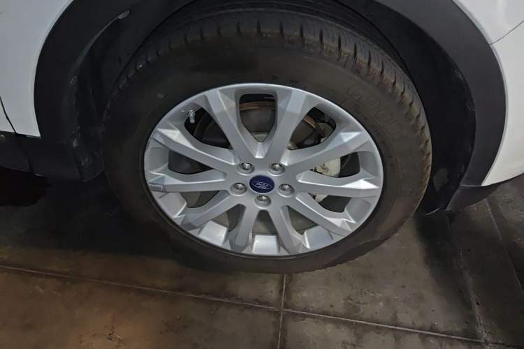 Used Ford Kuga 2015 1.5L GTDi Two-Wheel Drive Fashion Edition Right Front Wheel Hub