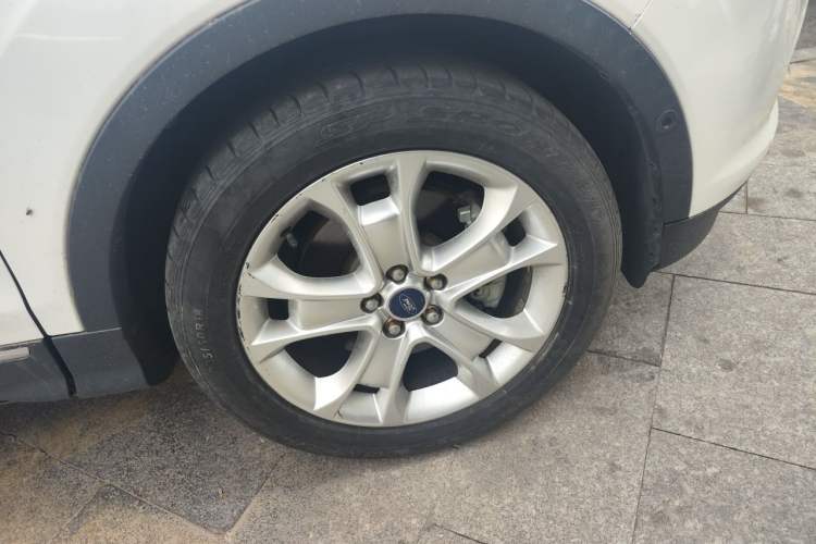 Used Ford Kuga 2015 2.0L GTDi Four-Wheel-Drive Sport Model Right Front Wheel Hub
