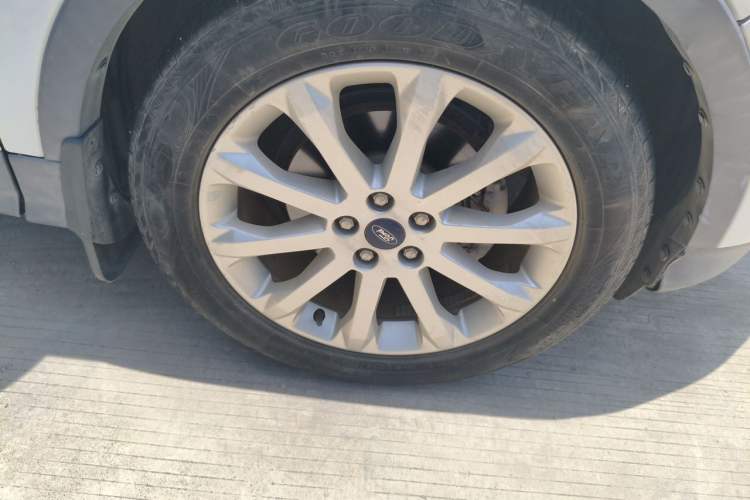 Used Ford Kuga 2015 1.5L GTDi Two-Wheel Drive Fashion Edition Right Front Wheel Hub