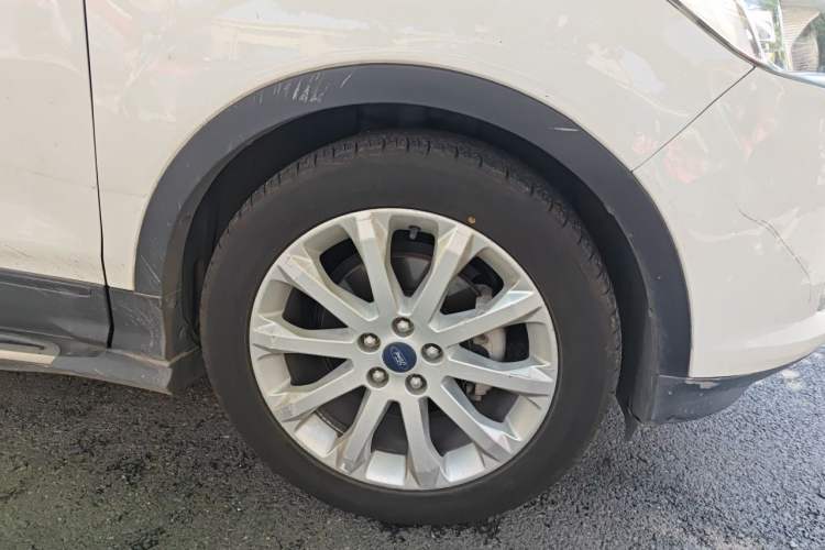 Used Ford Kuga 2015 1.5L GTDi Two-Wheel Drive Fashion Edition Right Front Wheel Hub