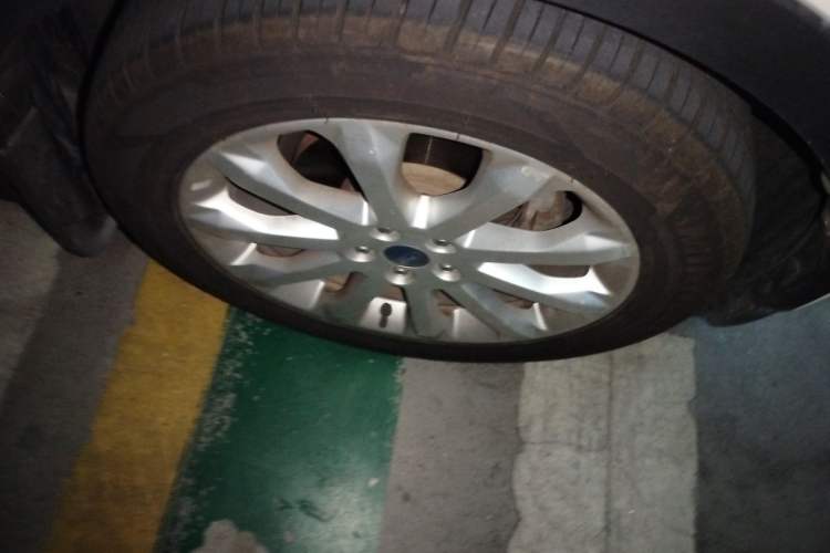 Used Ford Kuga 2015 1.5L GTDi Two-Wheel Drive Fashion Edition Right Front Wheel Hub