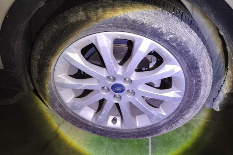 Used Ford Kuga 2015 1.5L GTDi Two-Wheel Drive Fashion Edition Right Front Wheel Hub