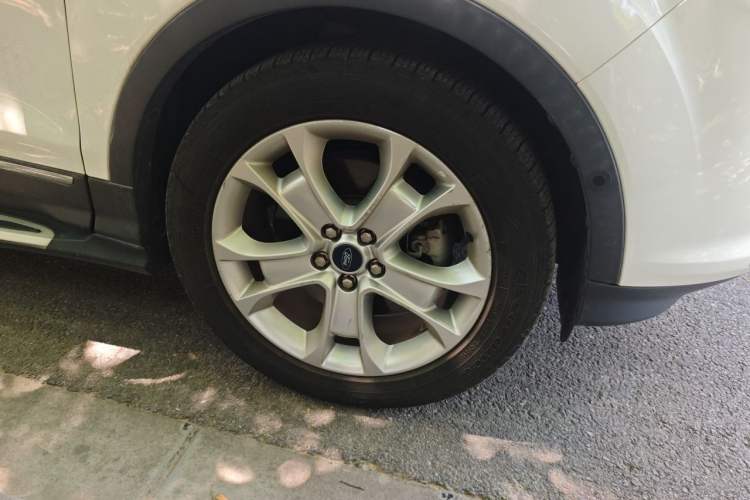 Used Ford Kuga 2015 2.0L GTDi Four-Wheel-Drive Sport Model Right Front Wheel Hub