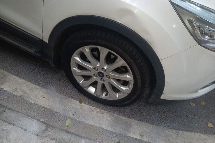 Used Ford Kuga 2015 2.0L GTDi Four-Wheel-Drive Sport Model Right Front Wheel Hub