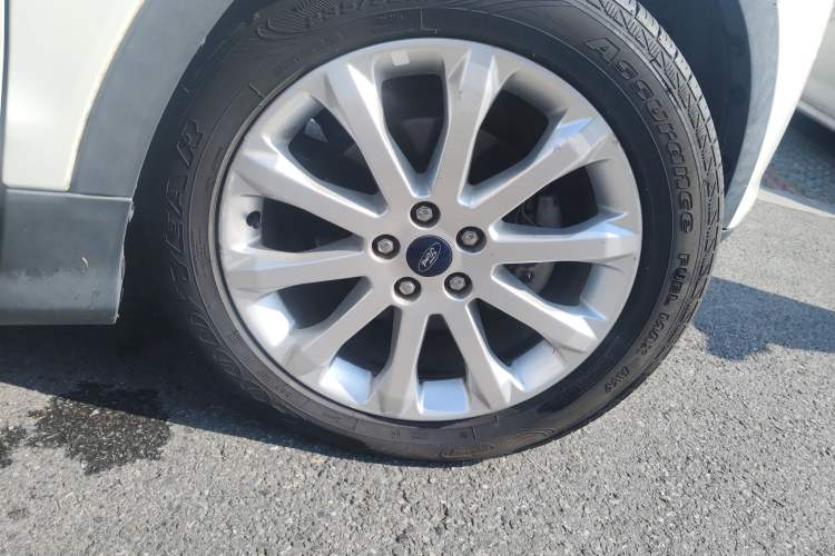 Used Ford Kuga 2015 1.5L GTDi Two-Wheel Drive Fashion Edition Right Front Wheel Hub
