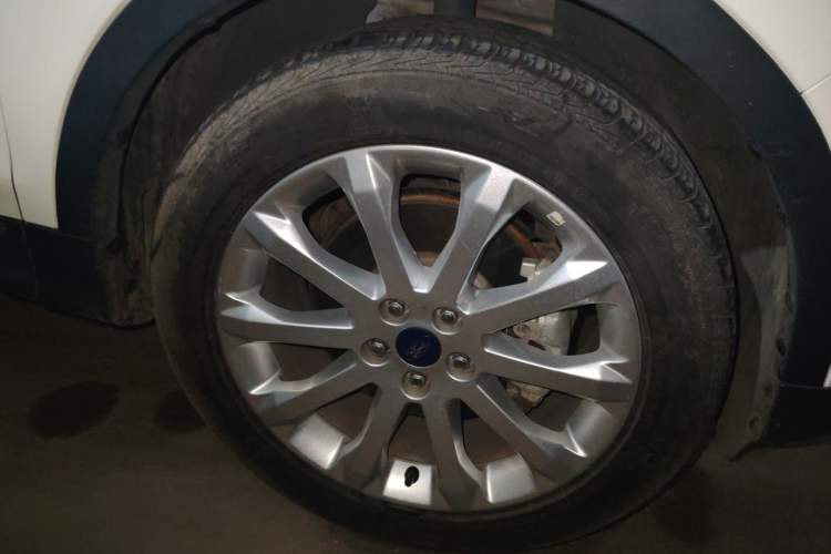 Used Ford Kuga 2015 1.5L GTDi Four-Wheel-Drive Elite Model Right Front Wheel Hub