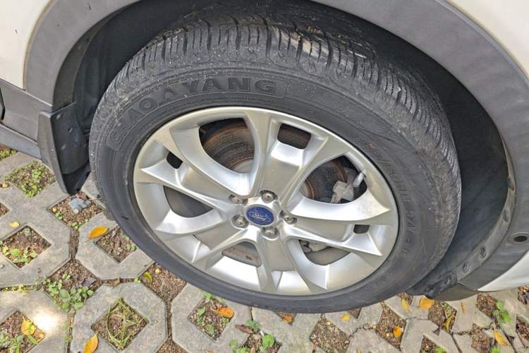 Used Ford Kuga 2015 2.0L GTDi Four-Wheel-Drive Sport Model Right Front Wheel Hub