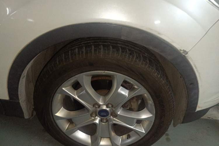 Used Ford Kuga 2015 2.0L GTDi Four-Wheel-Drive Sport Model Right Front Wheel Hub