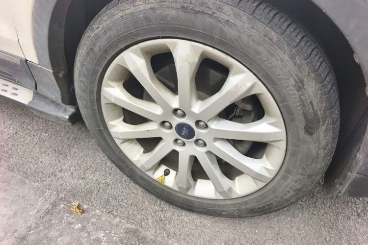 Used Ford Kuga 2015 1.5L GTDi Four-Wheel-Drive Elite Model Right Front Wheel Hub