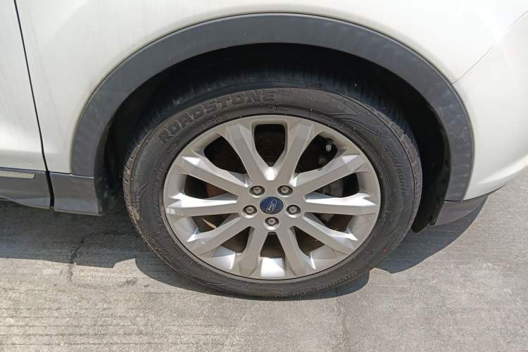Used Ford Kuga 2015 2.0L GTDi Four-Wheel Drive Elite Model Right Front Wheel Hub