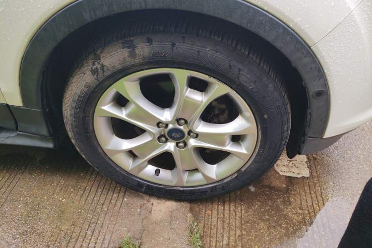 Used Ford Kuga 2015 2.0L GTDi Four-Wheel-Drive Sport Model Right Front Wheel Hub