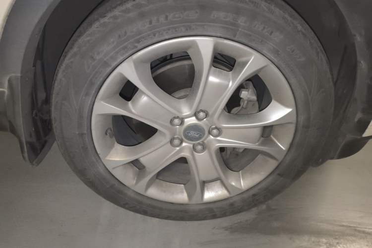 Used Ford Kuga 2015 2.0L GTDi Four-Wheel-Drive Sport Model Right Front Wheel Hub