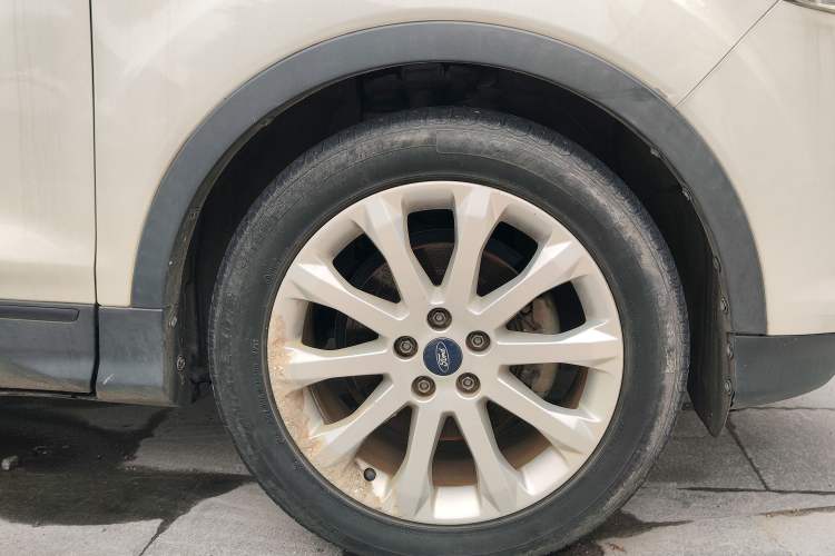 Used Ford Kuga 2015 1.5L GTDi Two-Wheel-Drive Comfort Model Right Front Wheel Hub