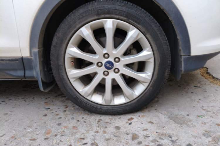 Used Ford Kuga 2015 1.5L GTDi Two-Wheel Drive Fashion Edition Right Front Wheel Hub