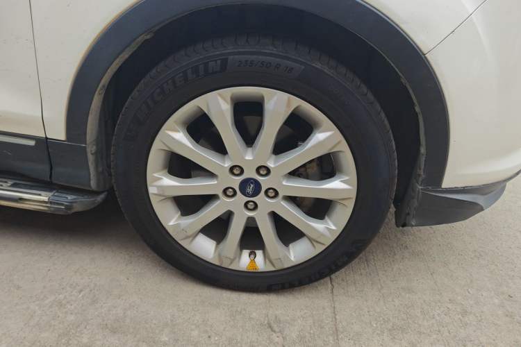 Used Ford Kuga 2015 1.5L GTDi Four-Wheel-Drive Elite Model Right Front Wheel Hub