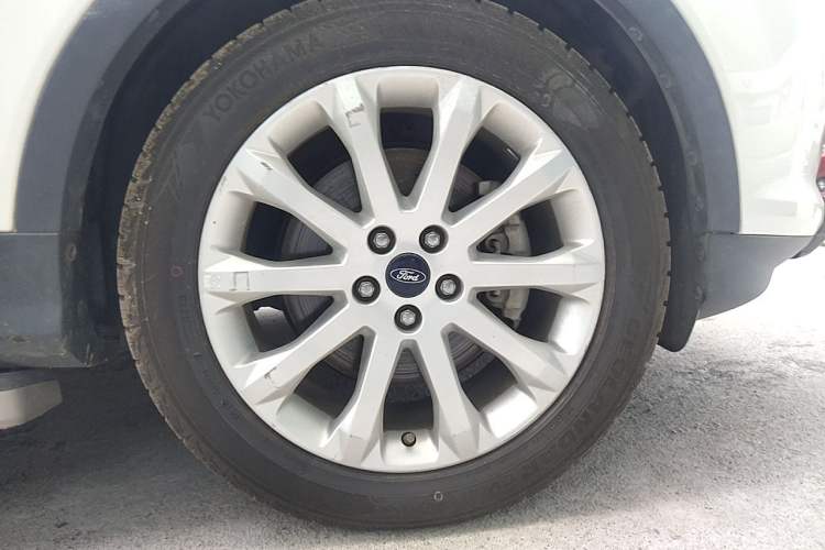 Used Ford Kuga 2015 2.0L GTDi Four-Wheel Drive Elite Model Right Front Wheel Hub