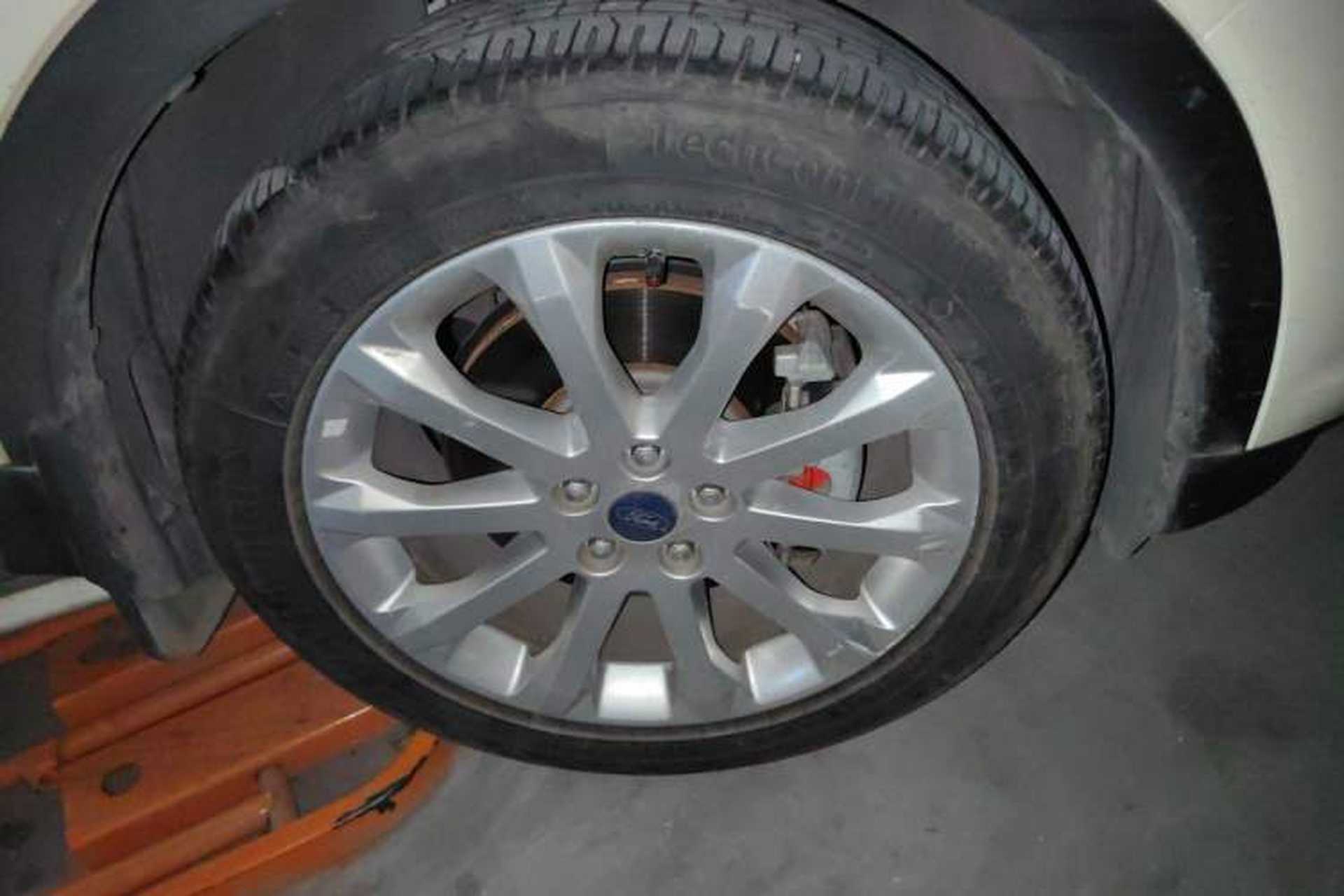 Used Ford Kuga 2015 1.5L GTDi Four-Wheel-Drive Elite Model Right Front Wheel Hub
