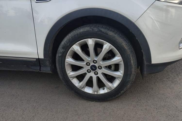 Used Ford Kuga 2015 2.0L GTDi Four-Wheel Drive Elite Model Right Front Wheel Hub