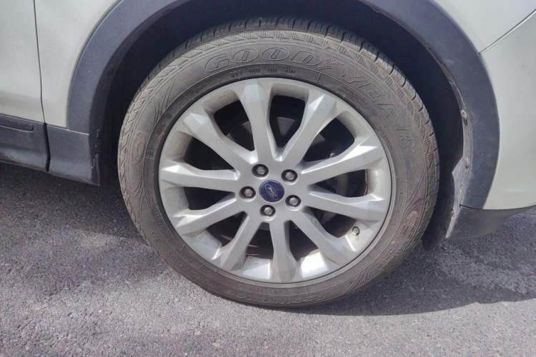 Used Ford Kuga 2015 1.5L GTDi Two-Wheel-Drive Comfort Model Right Front Wheel Hub