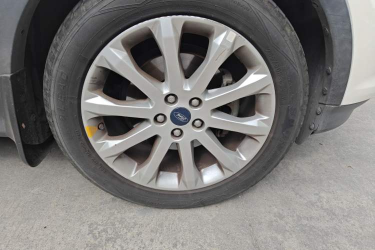 Used Ford Kuga 2015 1.5L GTDi Two-Wheel-Drive Comfort Model Right Front Wheel Hub