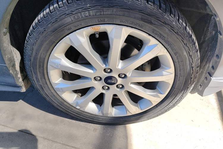 Used Ford Kuga 2015 1.5L GTDi Two-Wheel-Drive Comfort Model Right Front Wheel Hub