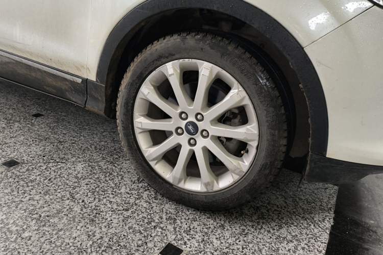 Used Ford Kuga 2015 1.5L GTDi Four-Wheel-Drive Elite Model Right Front Wheel Hub