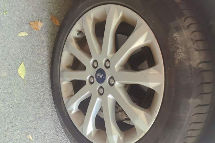Used Ford Kuga 2015 2.0L GTDi Four-Wheel Drive Prestige Model Right Front Wheel Hub