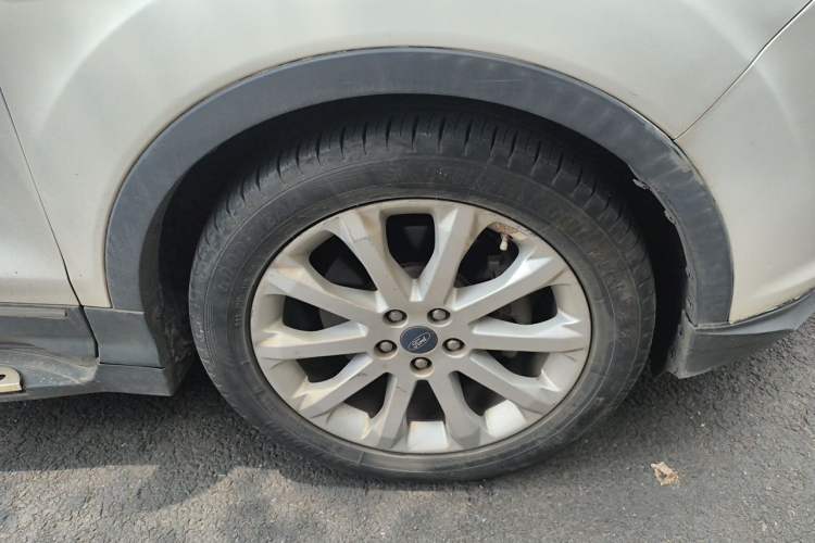 Used Ford Kuga 2015 2.0L GTDi Four-Wheel Drive Elite Model Right Front Wheel Hub