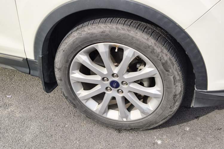 Used Ford Kuga 2015 1.5L GTDi Four-Wheel-Drive Elite Model Right Front Wheel Hub