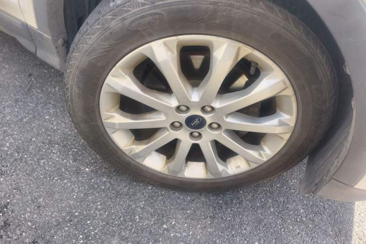 Used Ford Kuga 2015 2.0L GTDi Four-Wheel Drive Elite Model Right Front Wheel Hub
